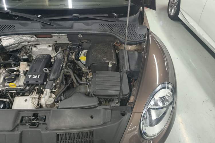 Used Volkswagen Beetle 2015 180TSI model Engine Bay Left