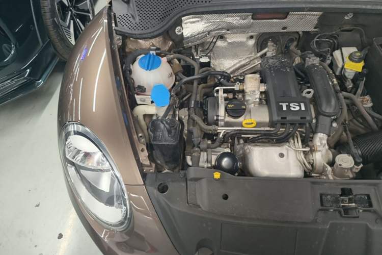 Used Volkswagen Beetle 2015 180TSI model Engine Bay Right
