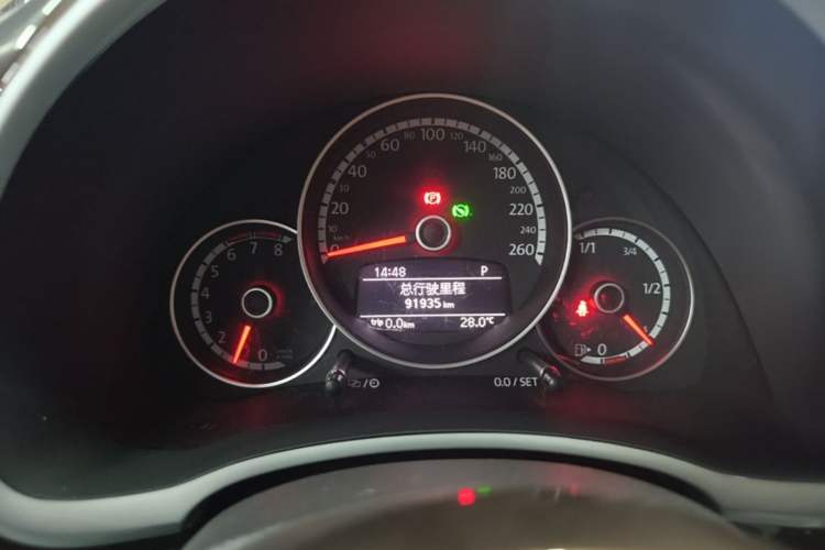 Used Volkswagen Beetle 2015 180TSI model Instrument Cluster