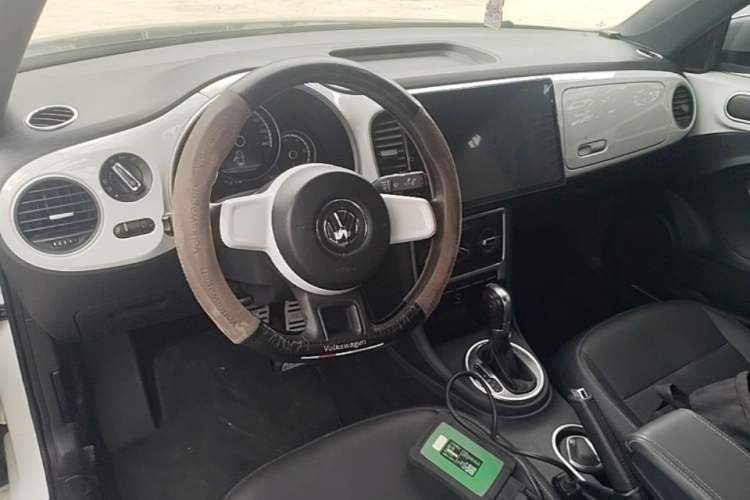 Used Volkswagen Beetle 2015 180TSI model Center Console