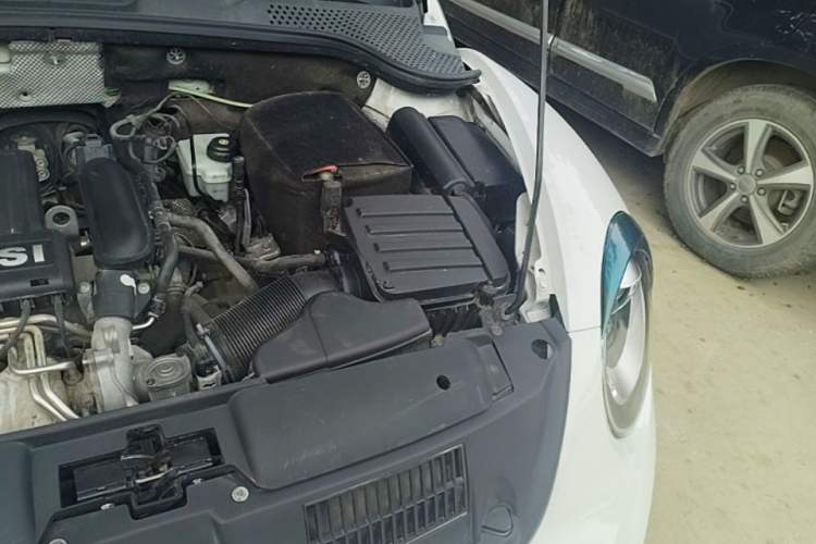 Used Volkswagen Beetle 2015 180TSI model Engine Bay Left