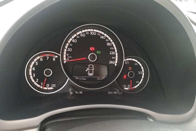 Used Volkswagen Beetle 2015 180TSI model Instrument Cluster