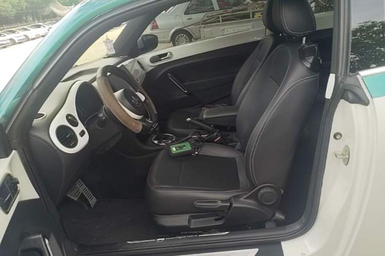 Used Volkswagen Beetle 2015 180TSI model Left Front Seat