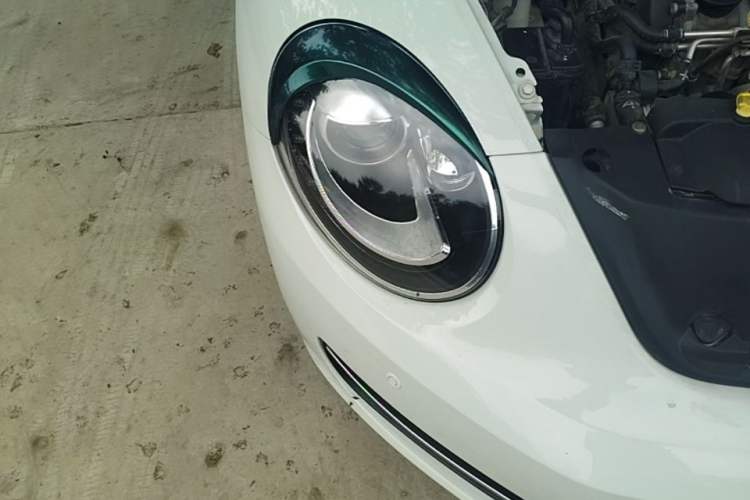 Used Volkswagen Beetle 2015 180TSI model Right Front Headlight