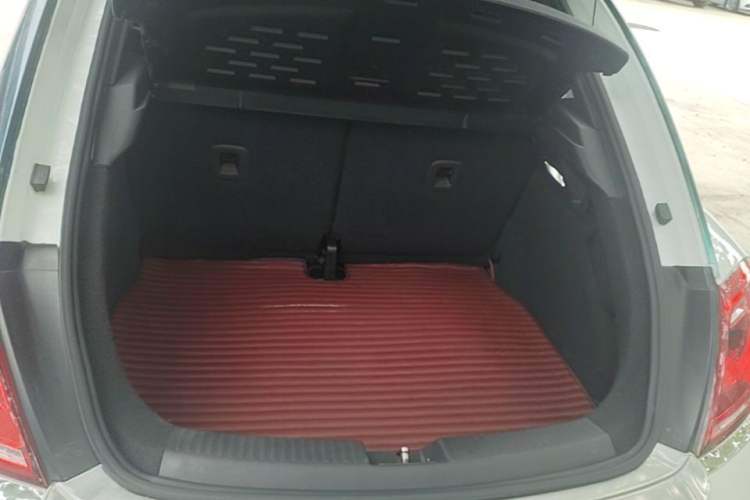 Used Volkswagen Beetle 2015 180TSI model Trunk