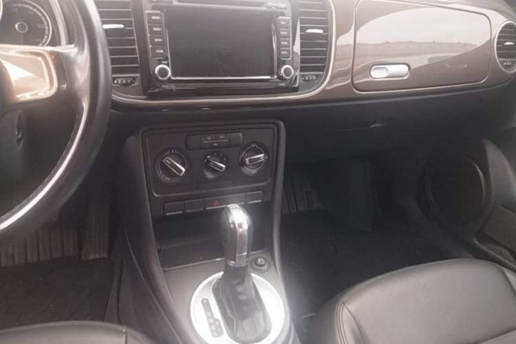 Used Volkswagen Beetle 2015 280TSI Audio And AC Panel
