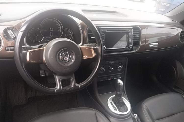 Used Volkswagen Beetle 2015 280TSI Center Console