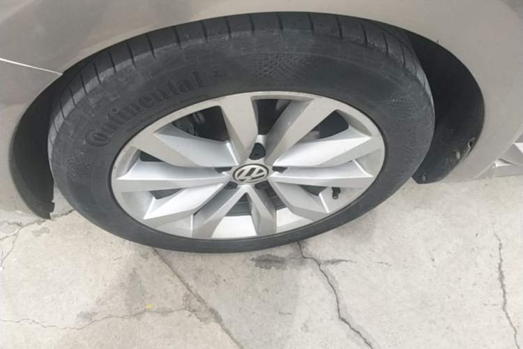 Used Volkswagen Beetle 2015 280TSI Left Front Wheel Hub