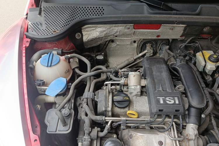 Used Volkswagen Beetle 2015 180TSI model Engine Bay Right