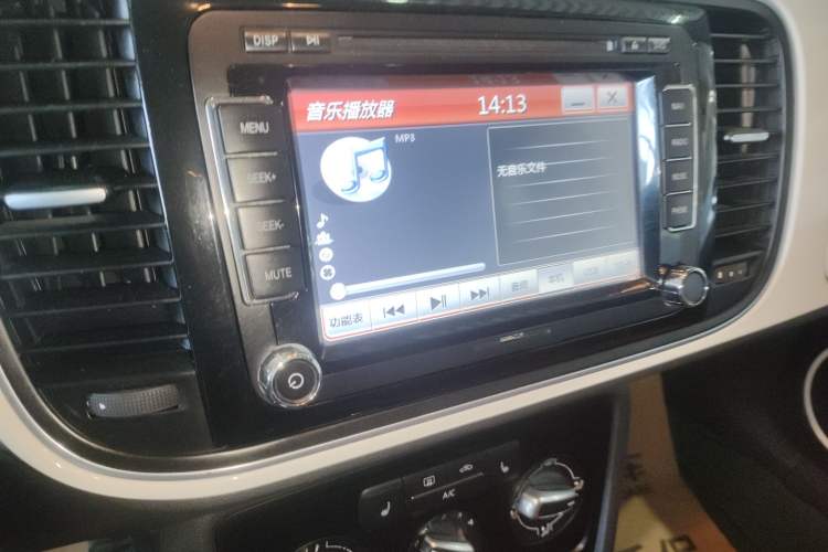 Used Volkswagen Beetle 2015 180TSI model Audio And AC Panel