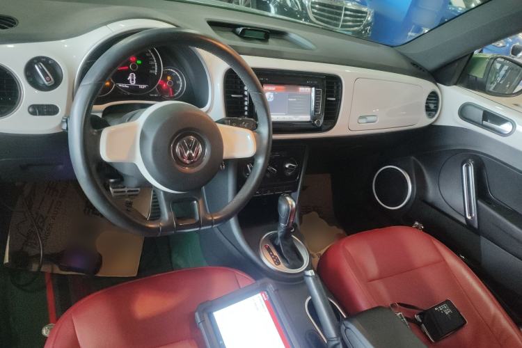 Used Volkswagen Beetle 2015 180TSI model Center Console