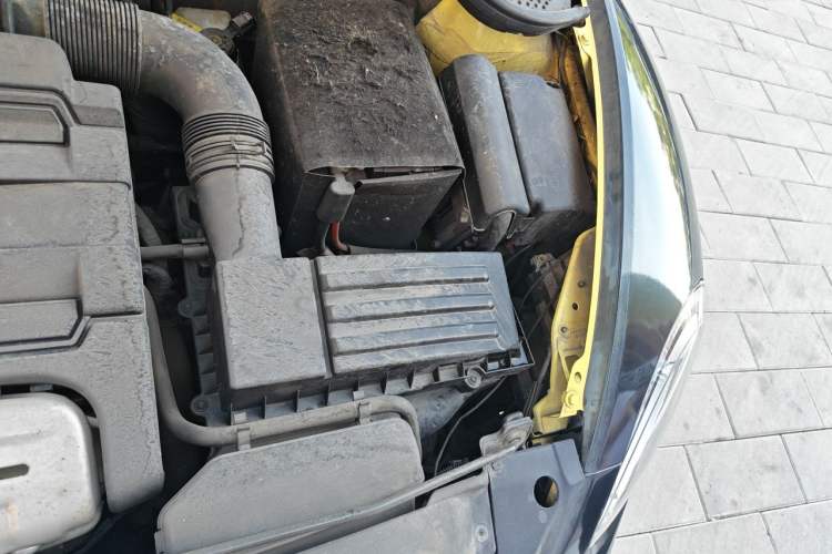 Used Volkswagen Beetle 2015 280TSI Engine Bay Left