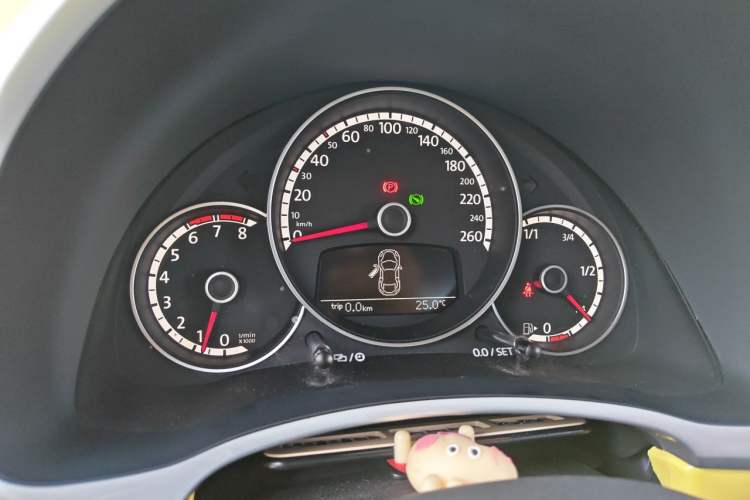 Used Volkswagen Beetle 2015 280TSI Instrument Cluster