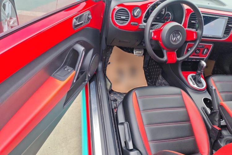 Used Volkswagen Beetle 2015 180TSI model Interior 3
