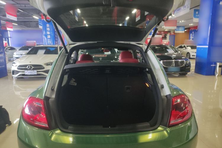 Used Volkswagen Beetle 2015 180TSI model Trunk