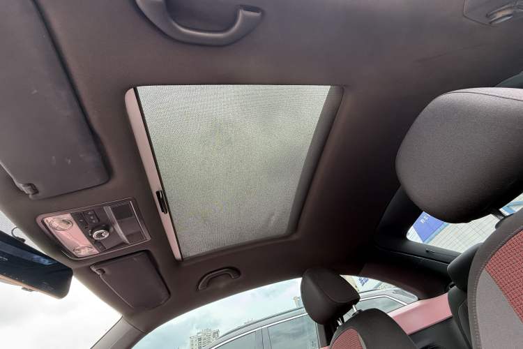 Used Volkswagen Beetle 2015 180TSI model Headliner