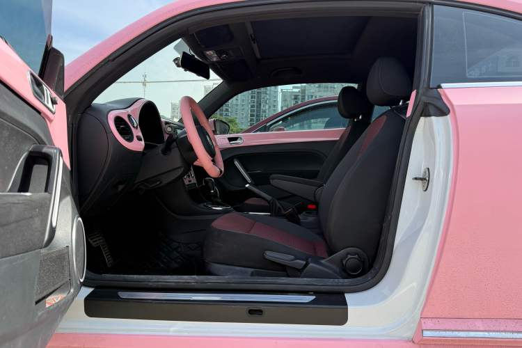 Used Volkswagen Beetle 2015 180TSI model Interior 1