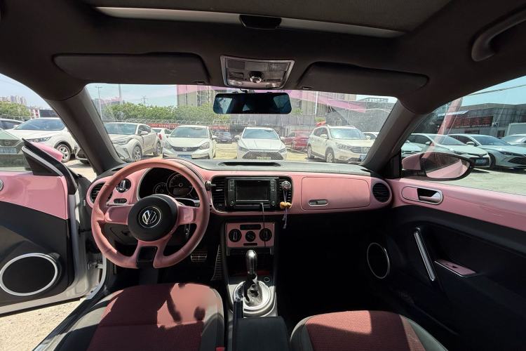 Used Volkswagen Beetle 2015 180TSI model Interior 2