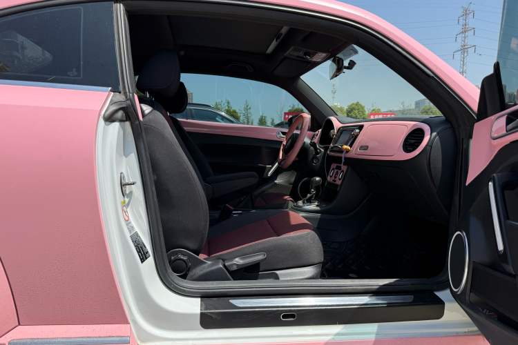 Used Volkswagen Beetle 2015 180TSI model Interior 3