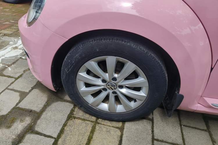 Used Volkswagen Beetle 2015 180TSI model Left Front Wheel Hub