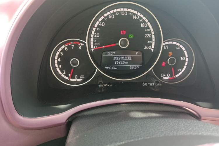 Used Volkswagen Beetle 2015 180TSI model Odometer Close Up