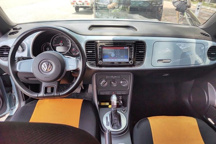Used Volkswagen Beetle 2015 180TSI model Center Console