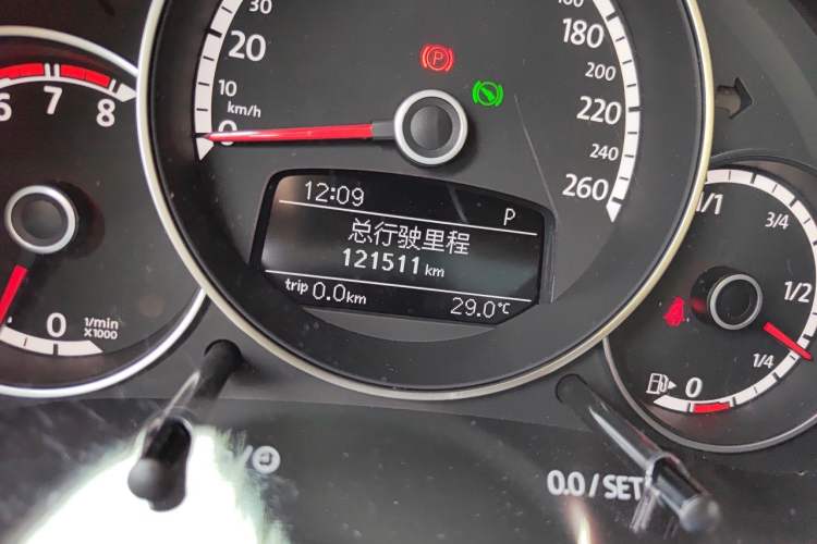 Used Volkswagen Beetle 2015 180TSI model Odometer Close Up