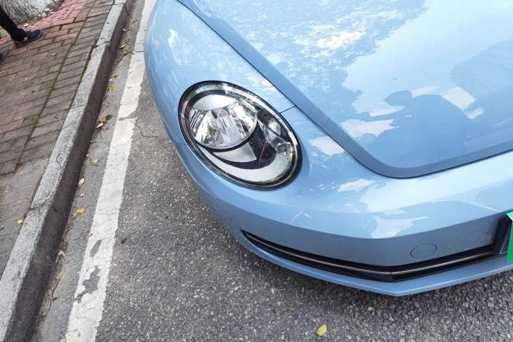 Used Volkswagen Beetle 2015 180TSI model Right Front Headlight