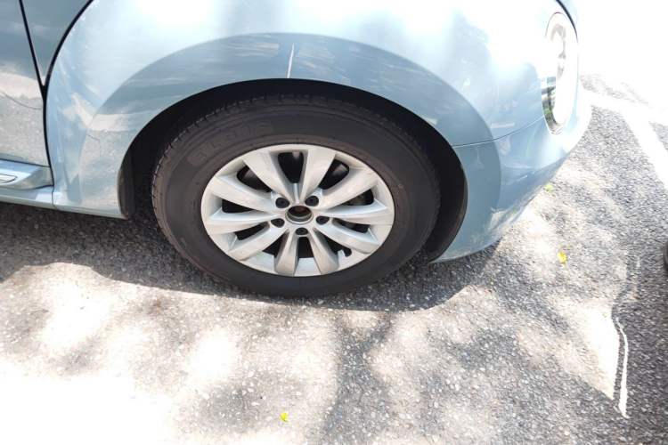 Used Volkswagen Beetle 2015 180TSI model Right Front Wheel Hub