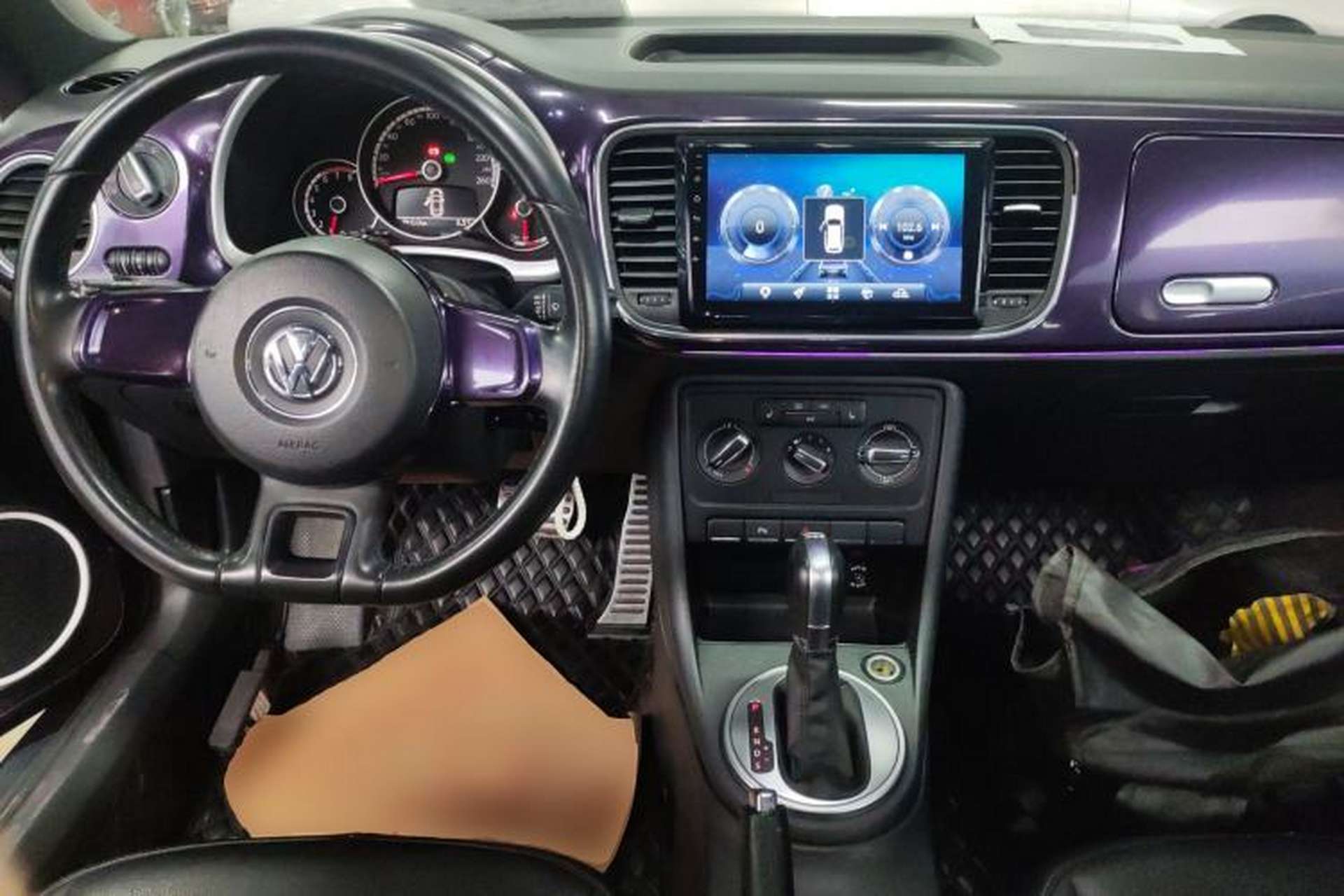 Used Volkswagen Beetle 2015 180TSI model Center Console