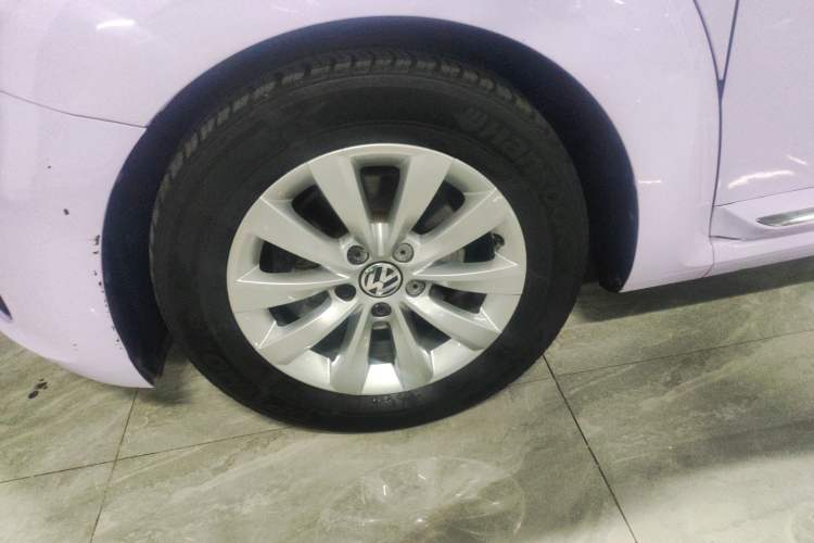 Used Volkswagen Beetle 2015 180TSI model Left Front Wheel Hub