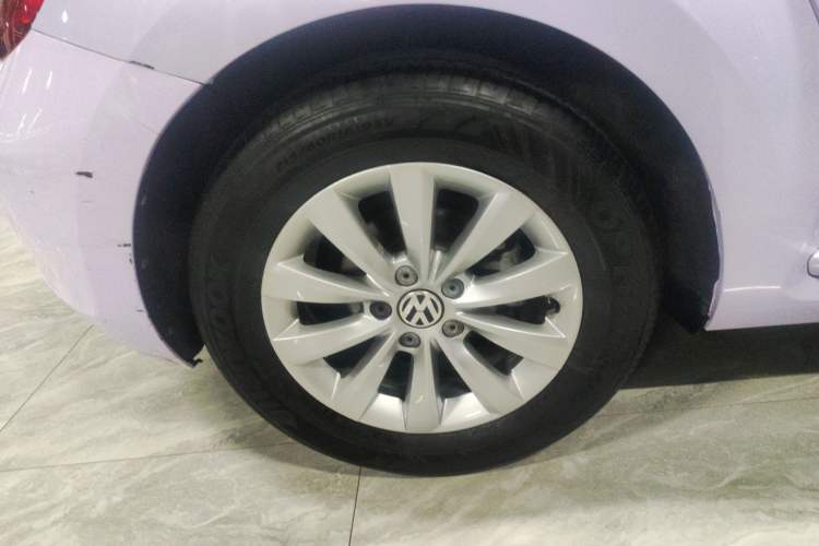 Used Volkswagen Beetle 2015 180TSI model Right Rear Wheel Hub