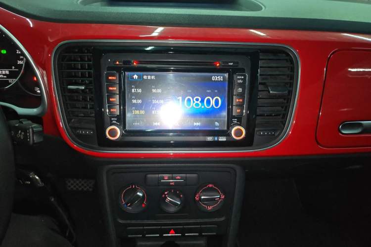 Used Volkswagen Beetle 2015 180TSI model Audio And AC Panel