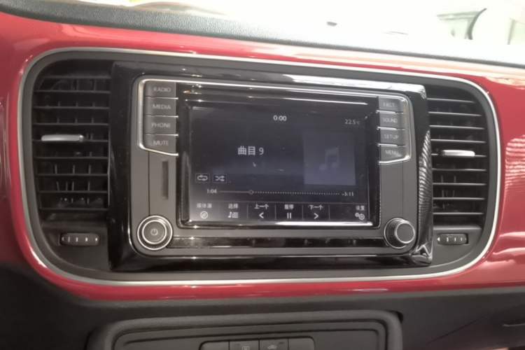 Used Volkswagen Beetle 2015 180TSI model Audio And AC Panel