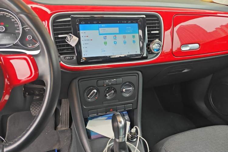 Used Volkswagen Beetle 2015 180TSI model Audio And AC Panel