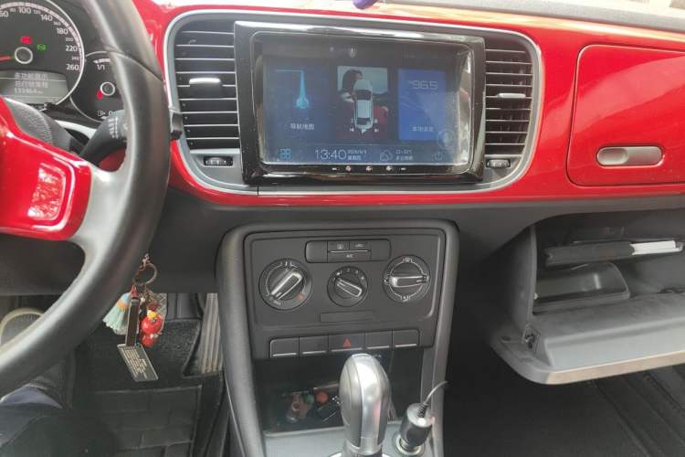 Used Volkswagen Beetle 2015 180TSI model Audio And AC Panel
