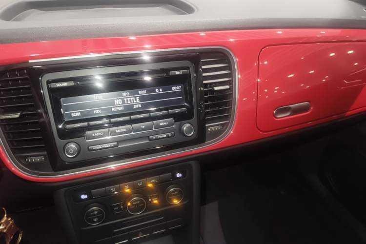 Used Volkswagen Beetle 2015 280TSI Audio And AC Panel