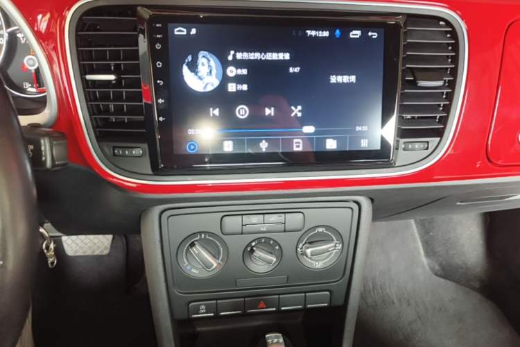 Used Volkswagen Beetle 2015 180TSI model Audio And AC Panel