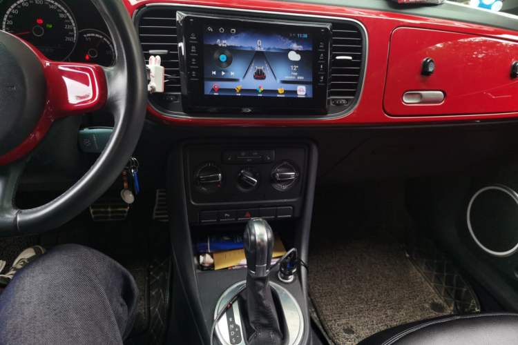 Used Volkswagen Beetle 2015 180TSI model Audio And AC Panel