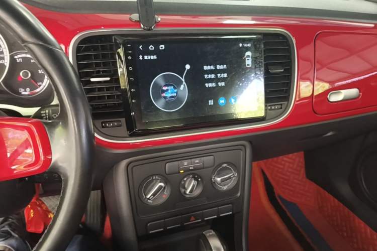 Used Volkswagen Beetle 2015 180TSI model Audio And AC Panel
