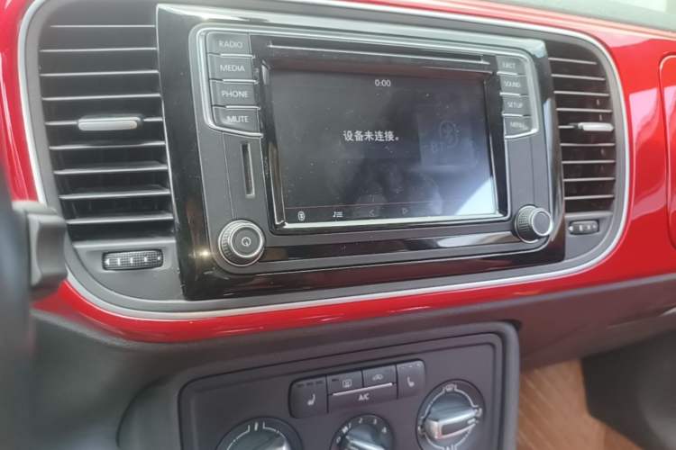 Used Volkswagen Beetle 2015 180TSI model Audio And AC Panel