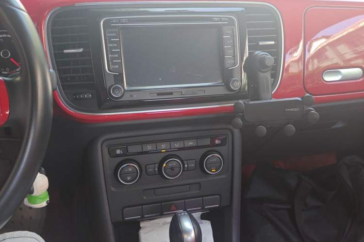 Used Volkswagen Beetle 2015 280TSI Audio And AC Panel