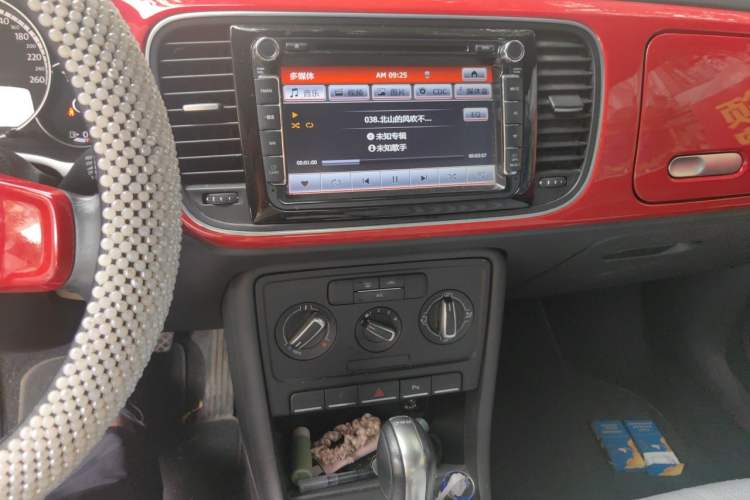 Used Volkswagen Beetle 2015 180TSI model Audio And AC Panel
