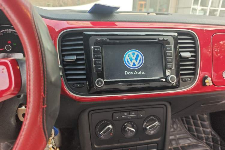 Used Volkswagen Beetle 2015 180TSI model Audio And AC Panel