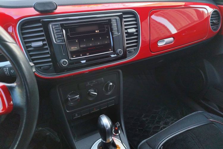 Used Volkswagen Beetle 2015 180TSI model Audio And AC Panel