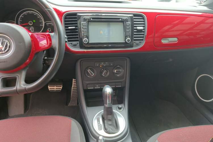 Used Volkswagen Beetle 2015 180TSI model Audio And AC Panel