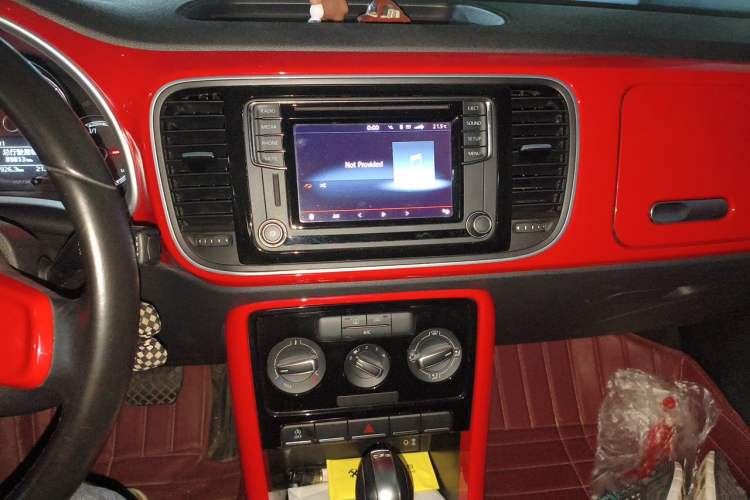 Used Volkswagen Beetle 2015 180TSI model Audio And AC Panel