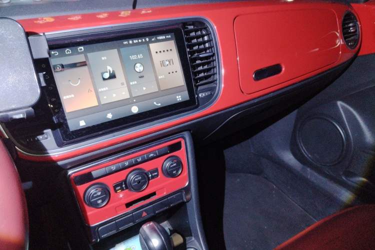 Used Volkswagen Beetle 2015 180TSI model Audio And AC Panel