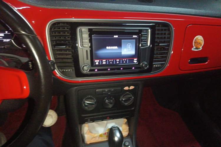 Used Volkswagen Beetle 2015 180TSI model Audio And AC Panel