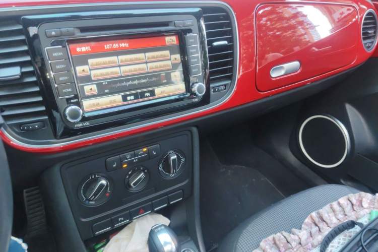 Used Volkswagen Beetle 2015 180TSI model Audio And AC Panel